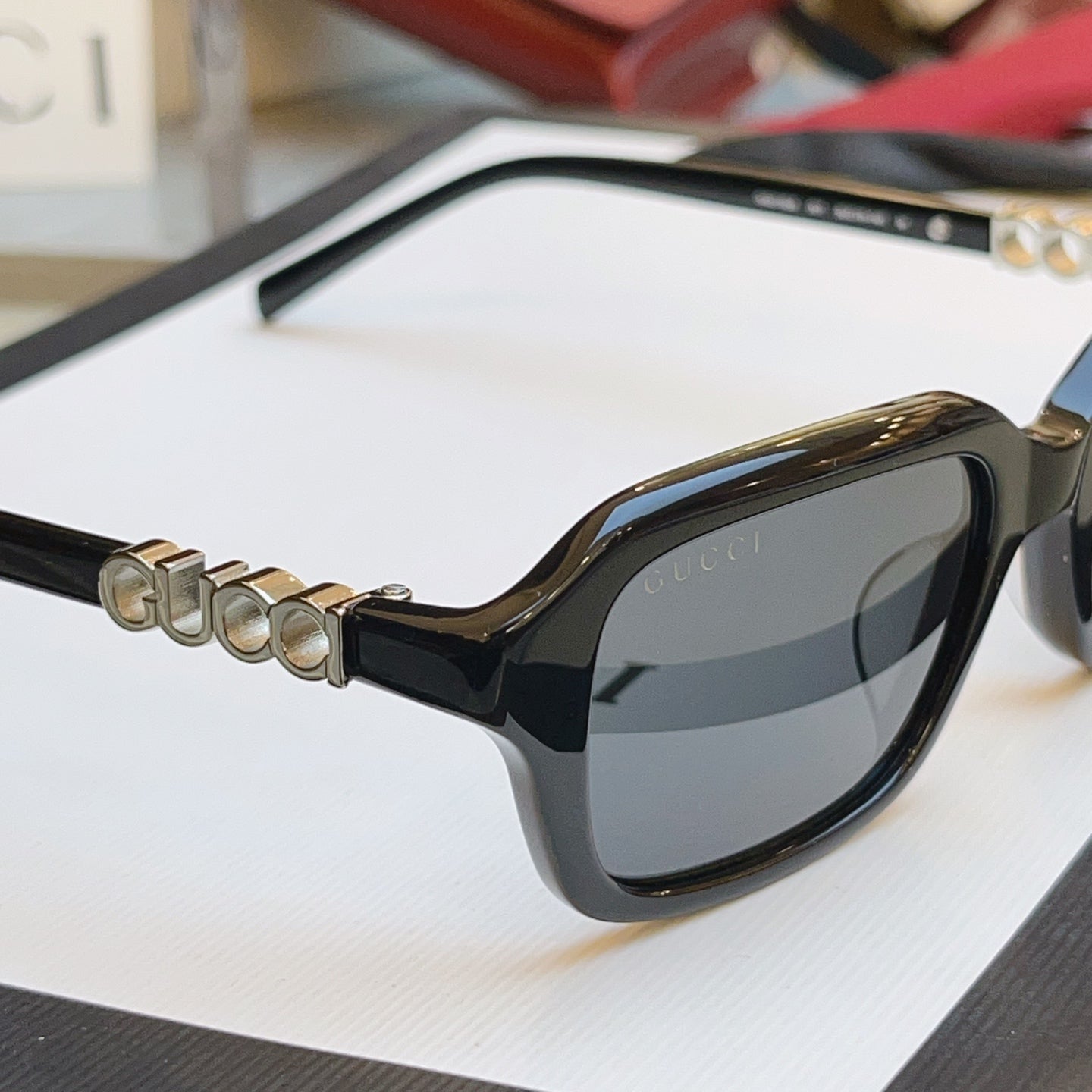 Gucci GG2152S Fashion Gray Lens Sunglasses for Men & Women - detail image 4