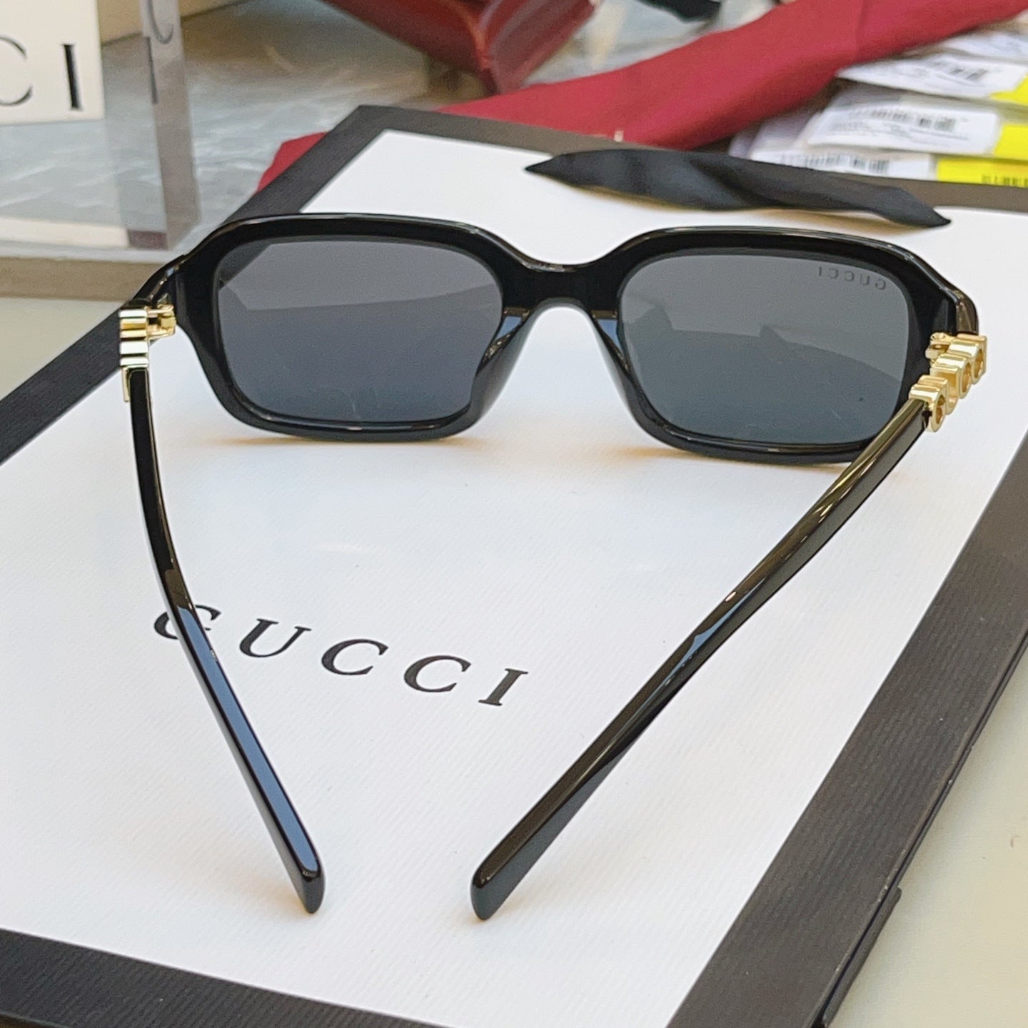 Gucci GG2152S Fashion Gray Lens Sunglasses for Men & Women - detail image 3