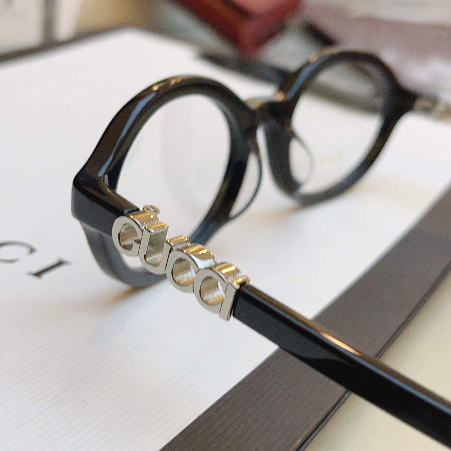 Gucci GG2153S Fashion Black Lens Sunglasses for Men & Women - 431484 - detail image 2
