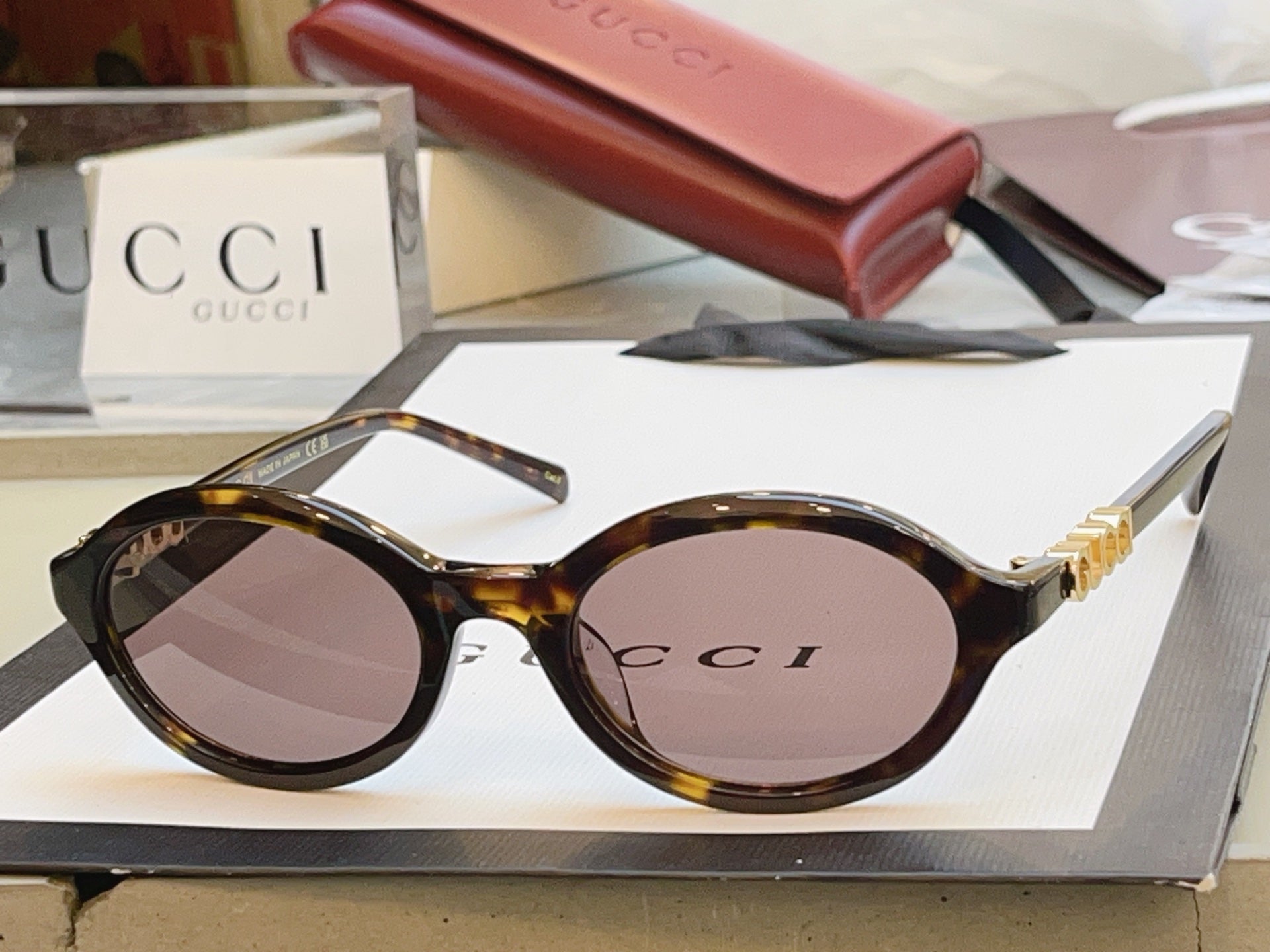 Gucci GG2153S Fashion Gold Lens Sunglasses for Men & Women - detail image 2