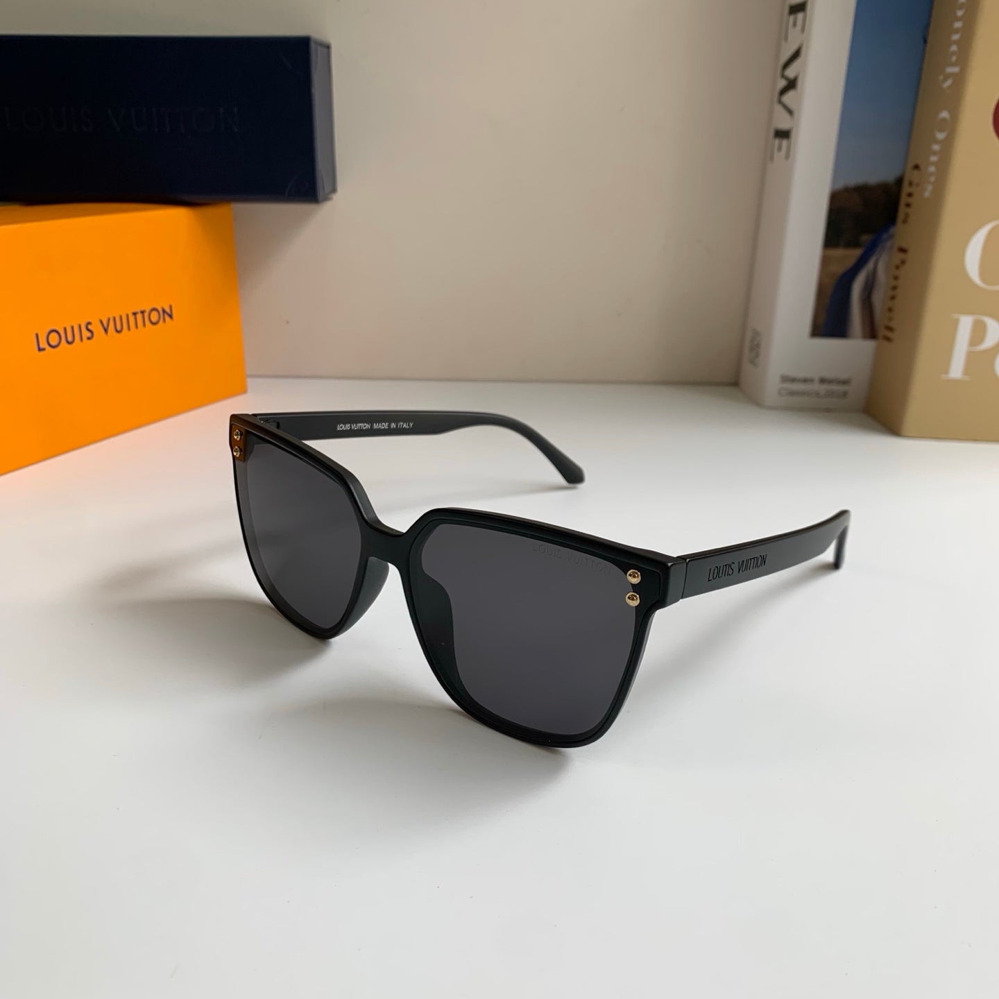 Louis Vuitton Square Black Lens Sunglasses for Men & Women - 431229 - detail image 2