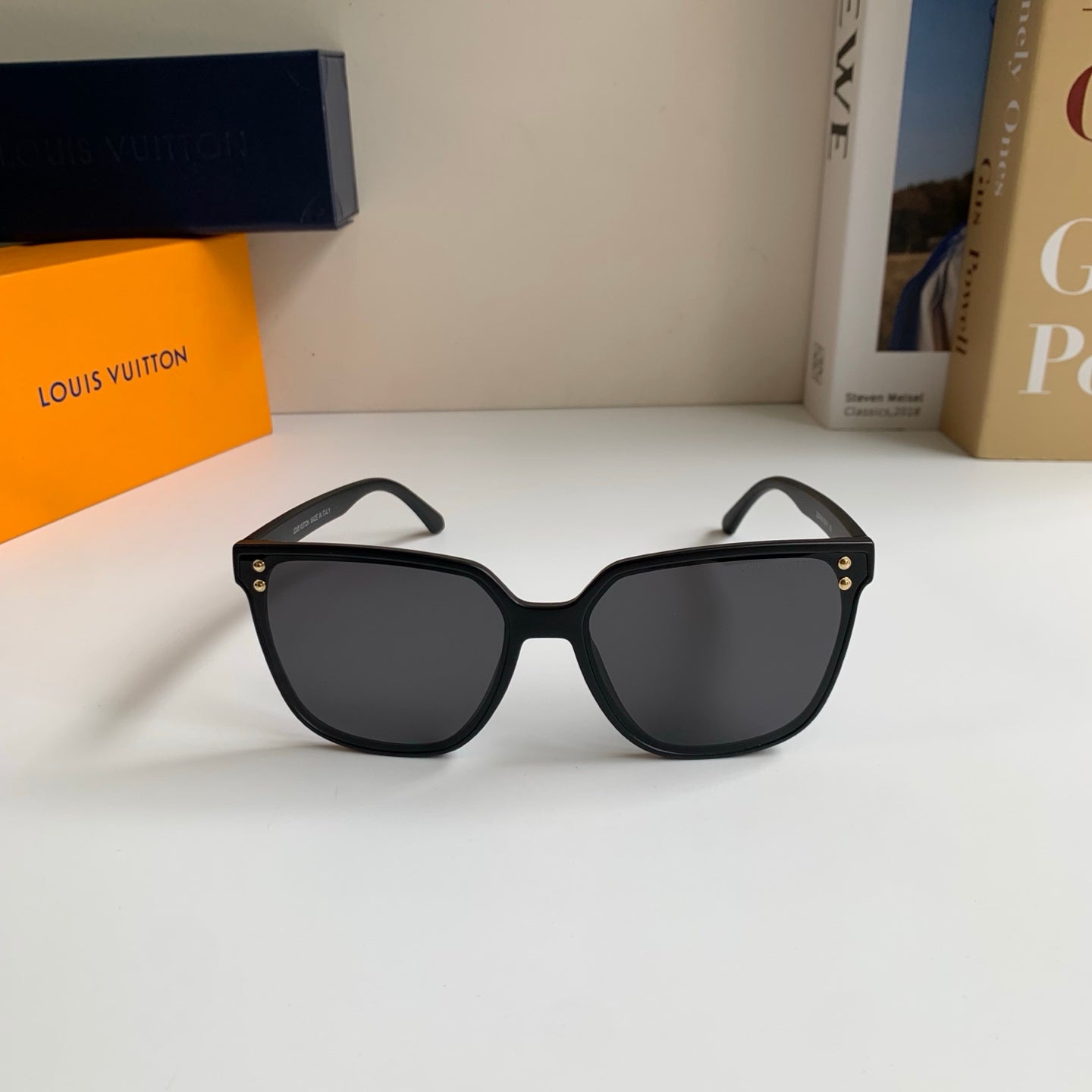 Louis Vuitton Square Black Lens Sunglasses for Men & Women - 431229 - detail image 5