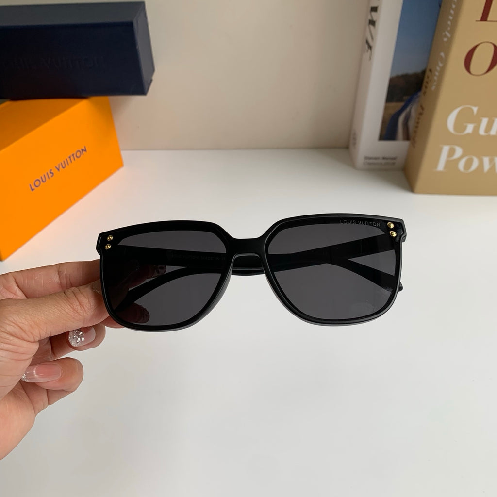 Louis Vuitton Square Black Lens Sunglasses for Men & Women - 431229 - detail image 3