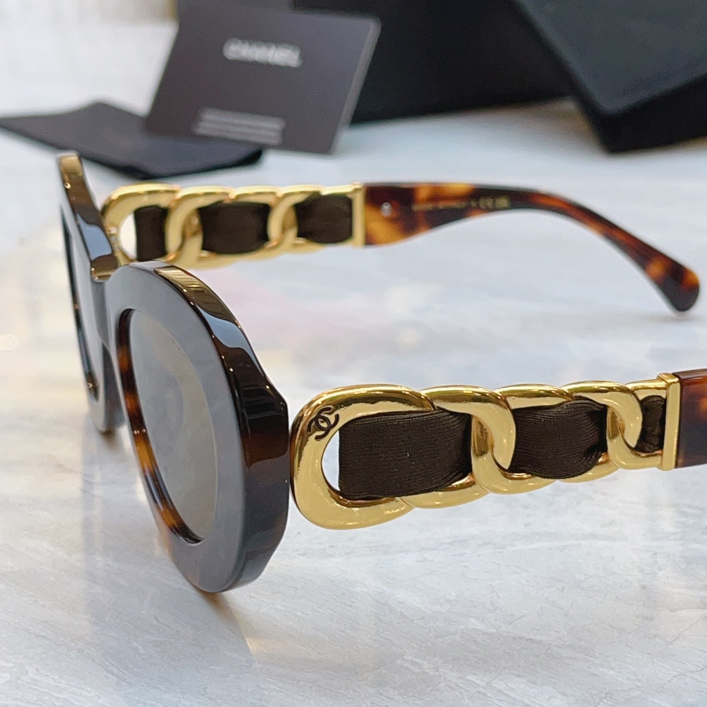 Chanel A71748 Fashion Red Lens Sunglasses for Men & Women - detail image 8