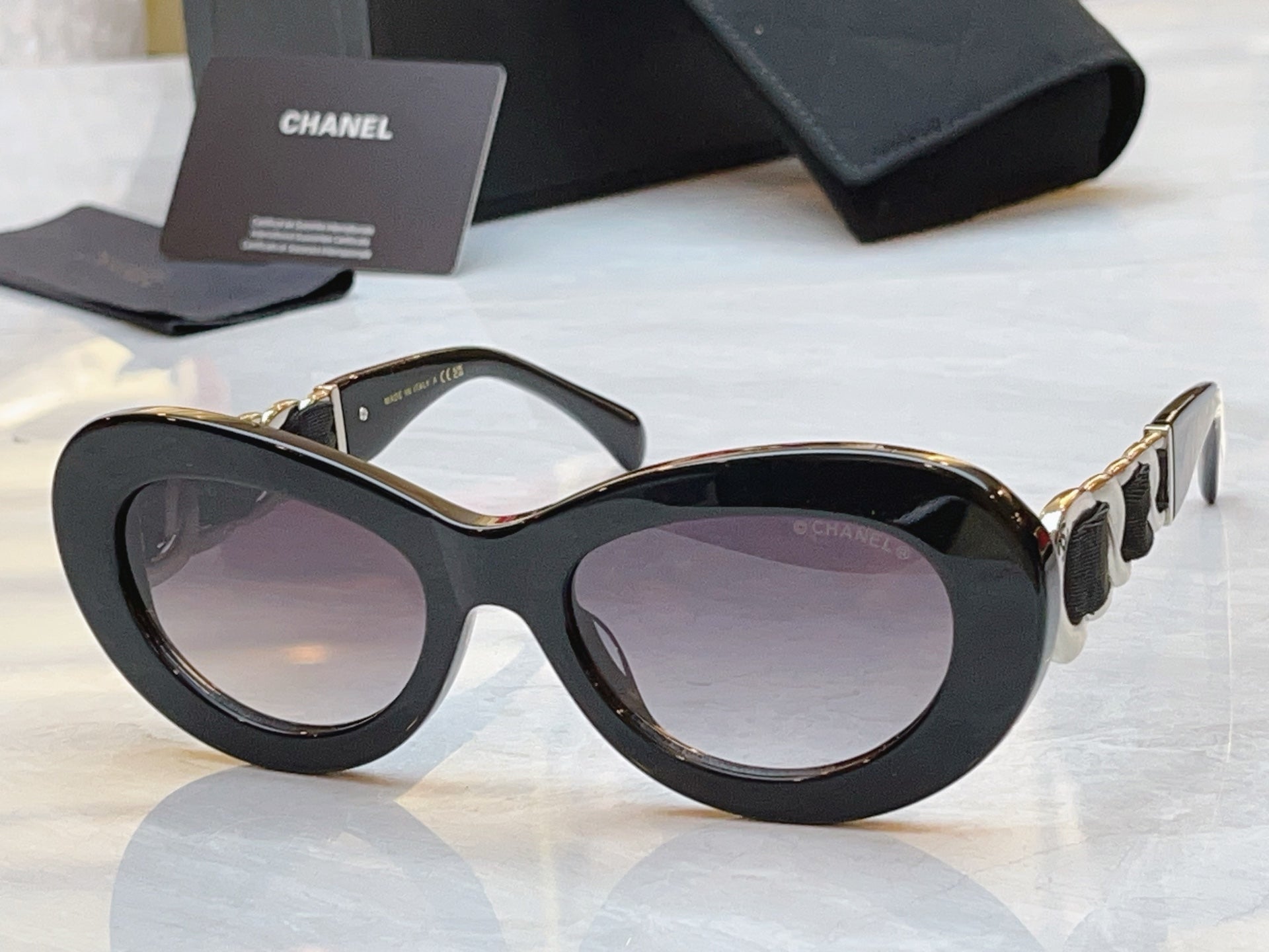 Chanel A71748 Fashion Red Lens Sunglasses for Men & Women - detail image 5