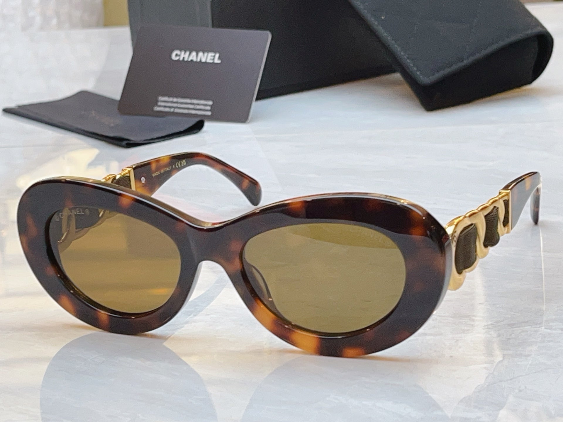 Chanel A71748 Fashion Red Lens Sunglasses for Men & Women - detail image 7