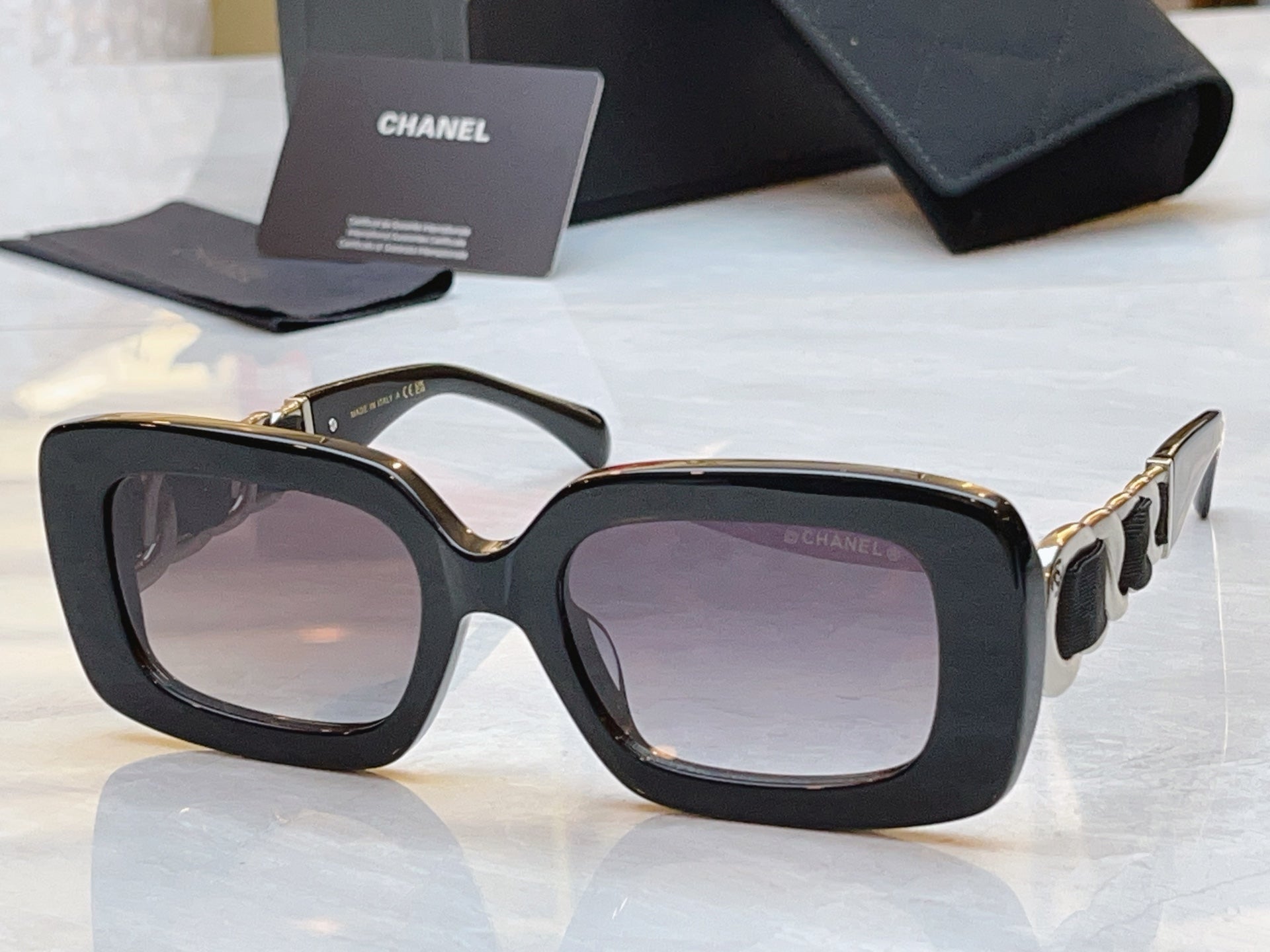 Chanel A71747 Fashion Black Lens Sunglasses for Men & Women - detail image 7