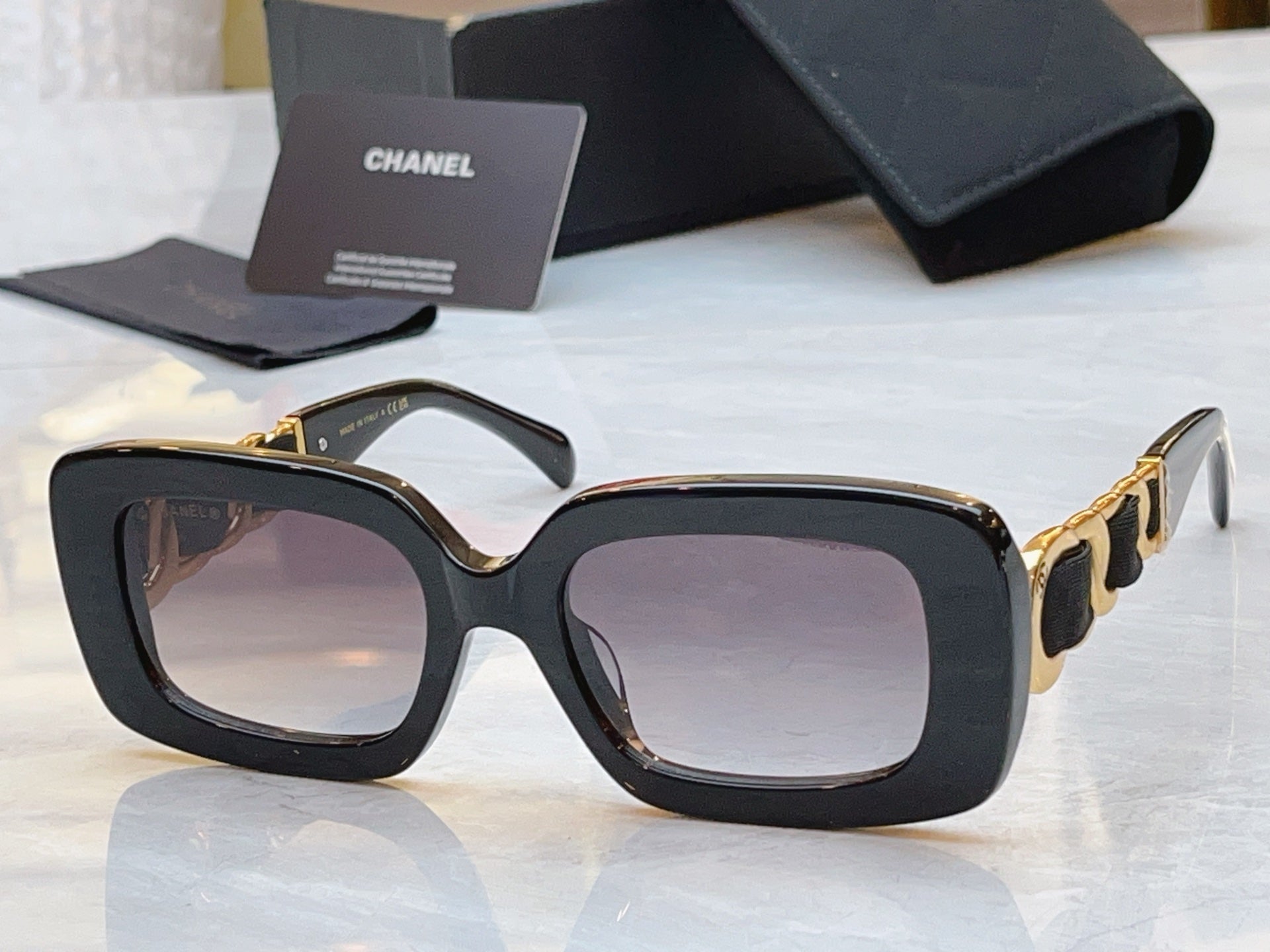 Chanel A71747 Fashion Black Lens Sunglasses for Men & Women - detail image 3