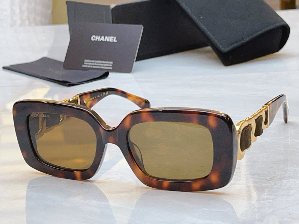 Chanel A71747 Fashion Black Lens Sunglasses for Men & Women - detail image 5