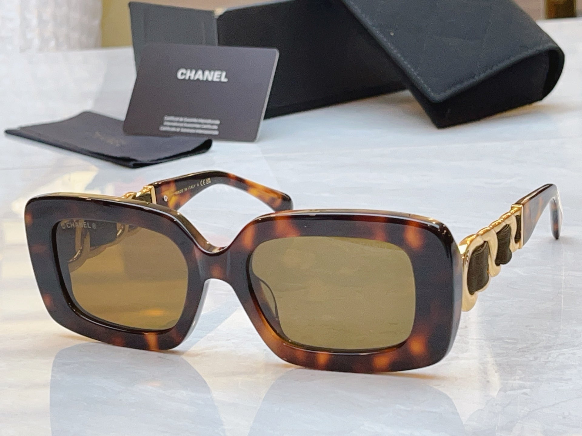 Chanel A71747 Fashion Black Lens Sunglasses for Men & Women - detail image 5