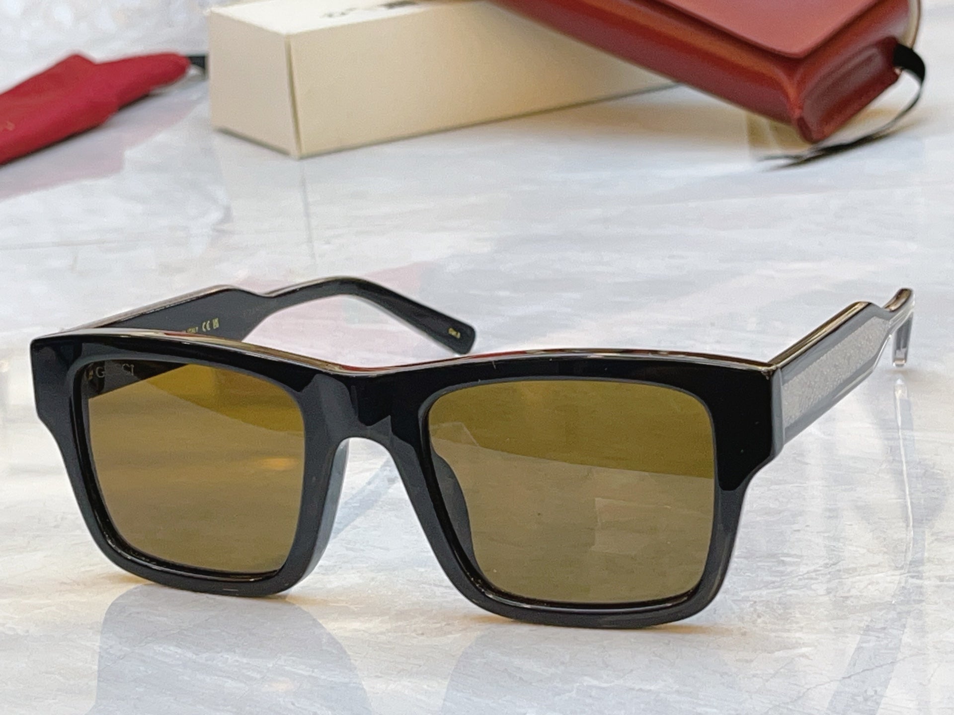 Gucci GG2072SA Fashion Gray Lens Sunglasses for Men & Women - detail image 5