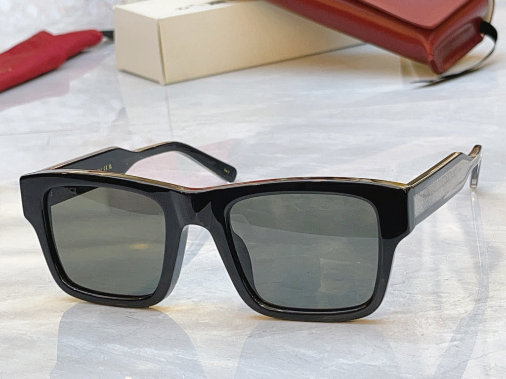 Gucci GG2072SA Fashion Gray Lens Sunglasses for Men & Women - detail image 7