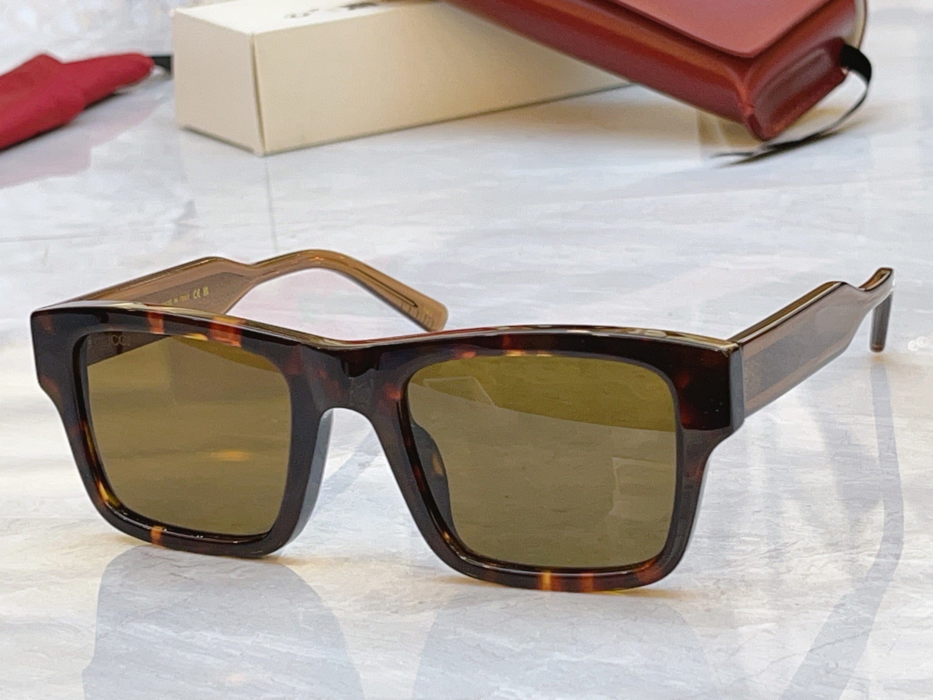 Gucci GG2072SA Fashion Gray Lens Sunglasses for Men & Women - detail image 6