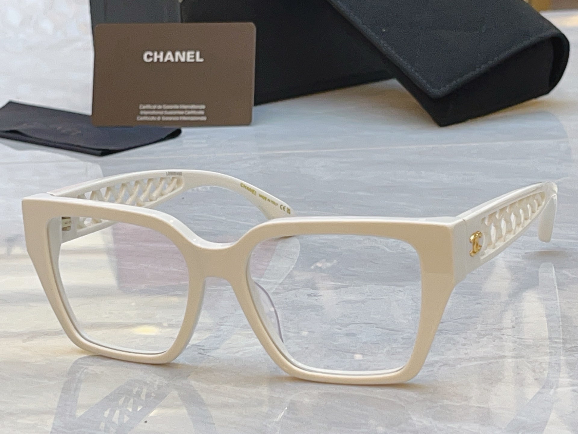 Chanel CH3517 Fashion Black Lens Sunglasses for Men & Women - 449060 - detail image 4