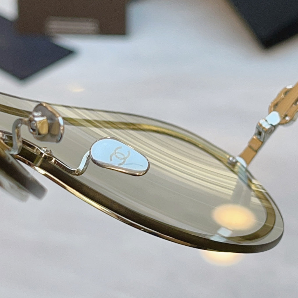 Chanel A71786 Fashion Gray Lens Sunglasses for Men & Women - detail image 7