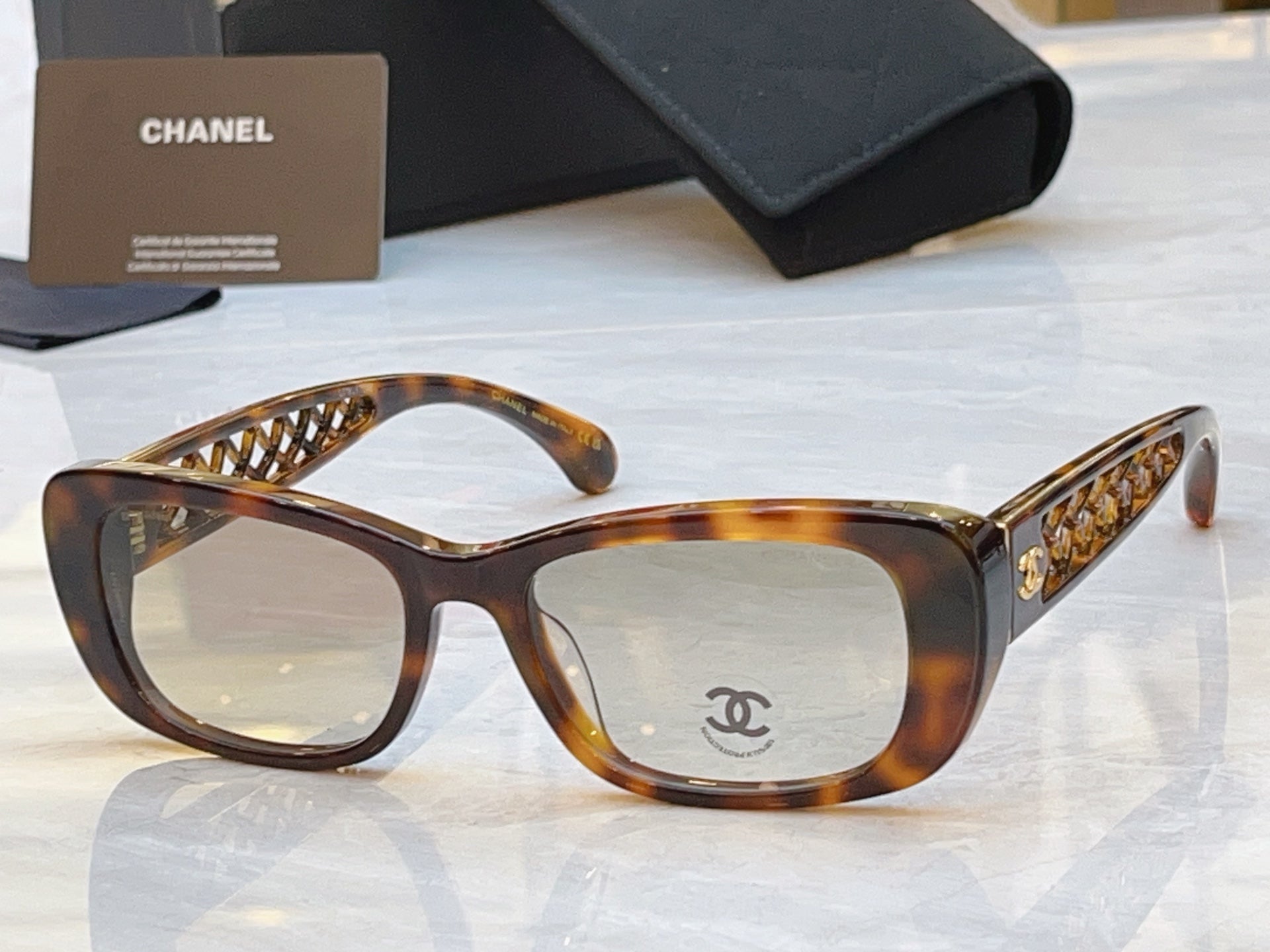 Chanel CH3518 Fashion Purple Lens Sunglasses for Men & Women - detail image 3