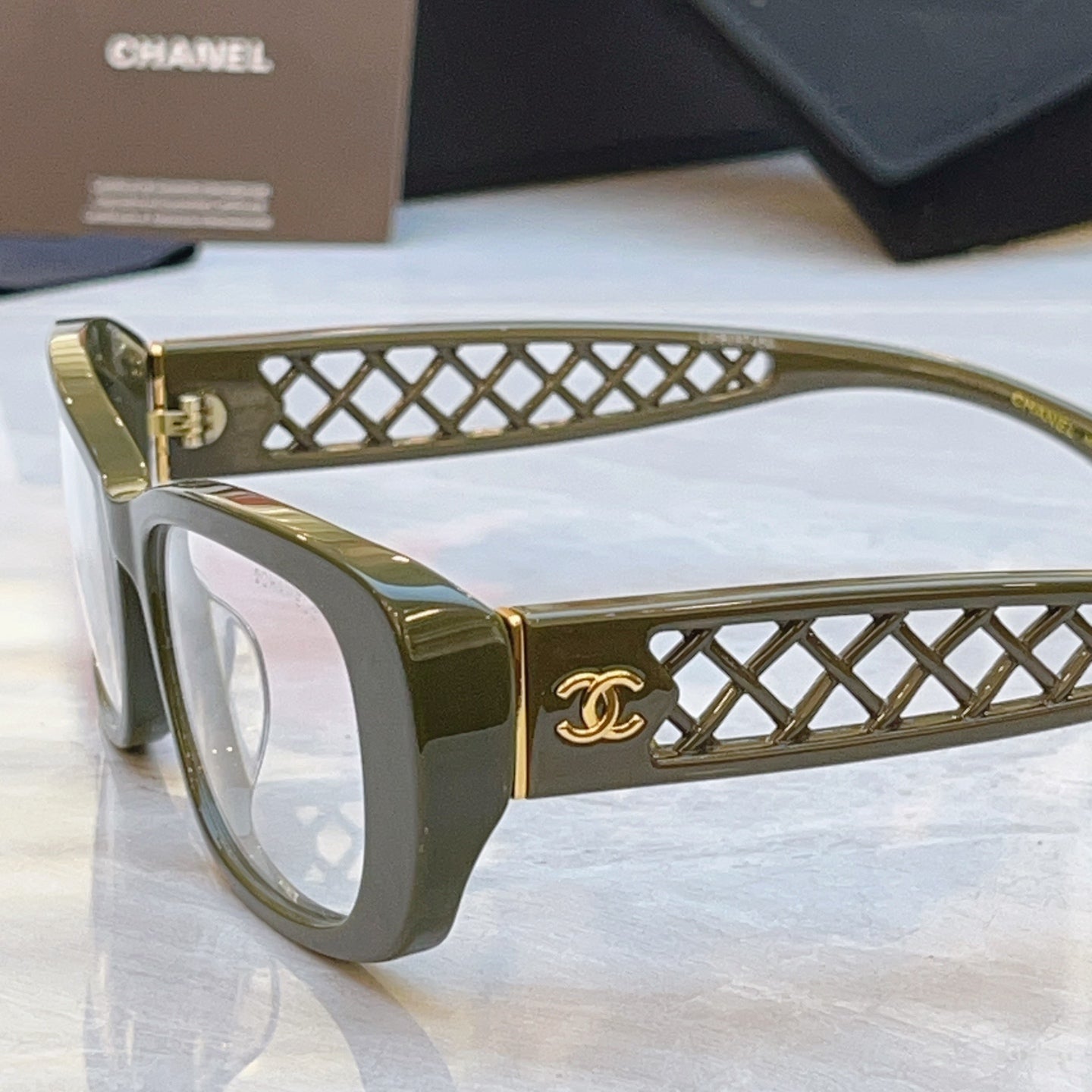 Chanel CH3518 Fashion Purple Lens Sunglasses for Men & Women - detail image 12