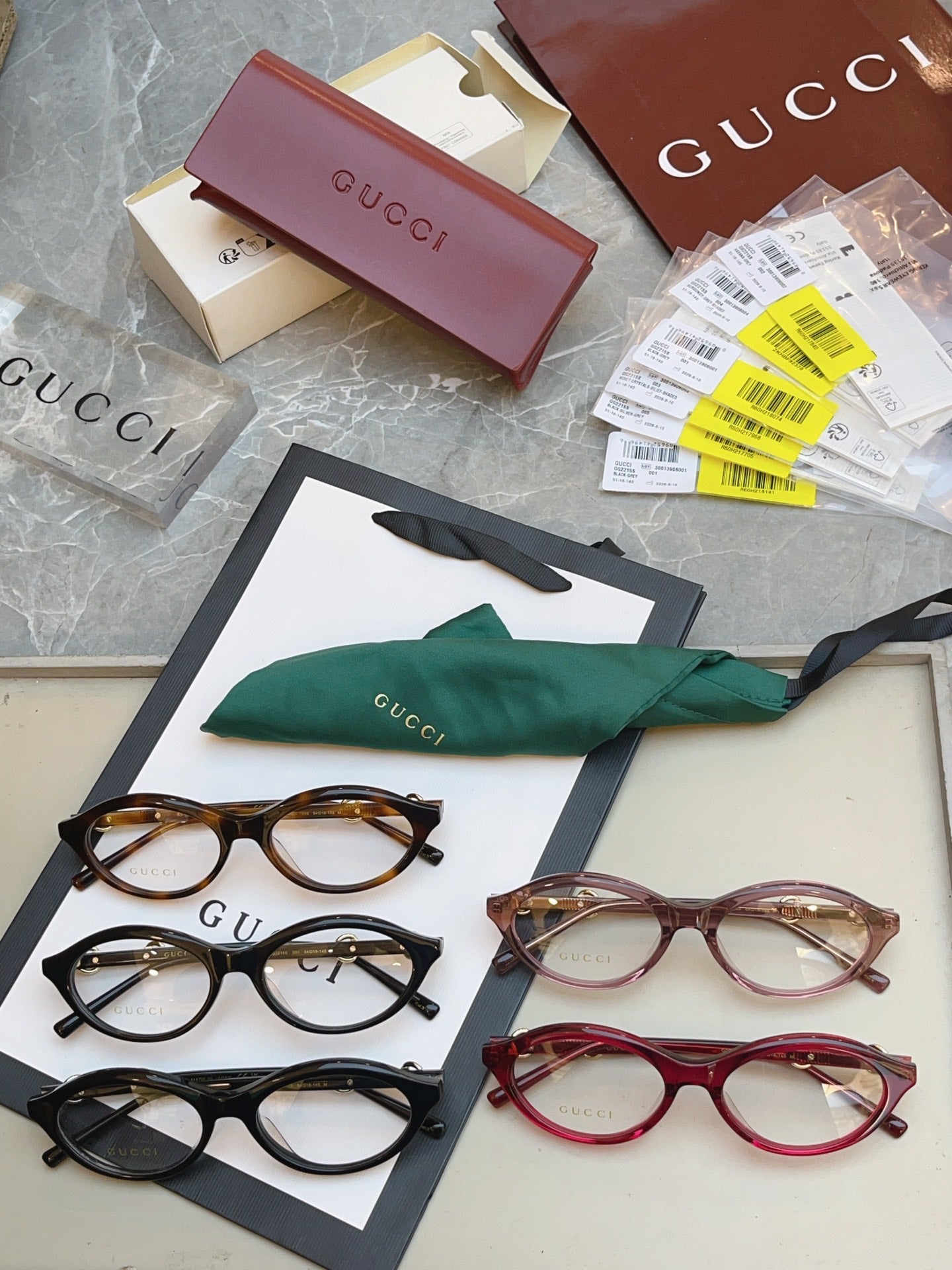Gucci GG2215S Fashion Black Lens Sunglasses for Men & Women - 448748 - detail image 9