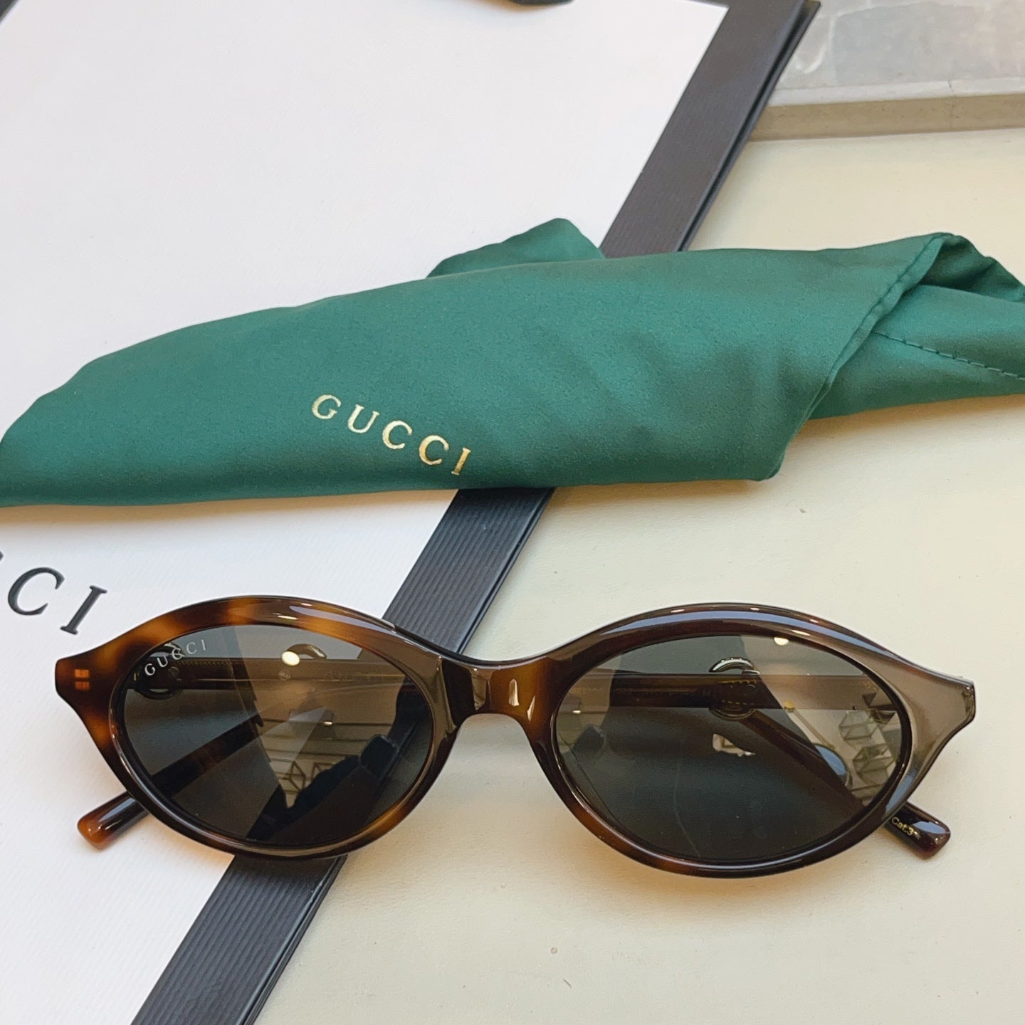 Gucci GG2215S Fashion Black Lens Sunglasses for Men & Women - 448749 - detail image 4
