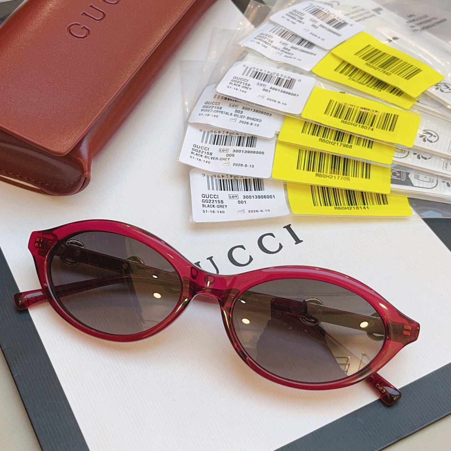 Gucci GG2215S Fashion Black Lens Sunglasses for Men & Women - detail image 5