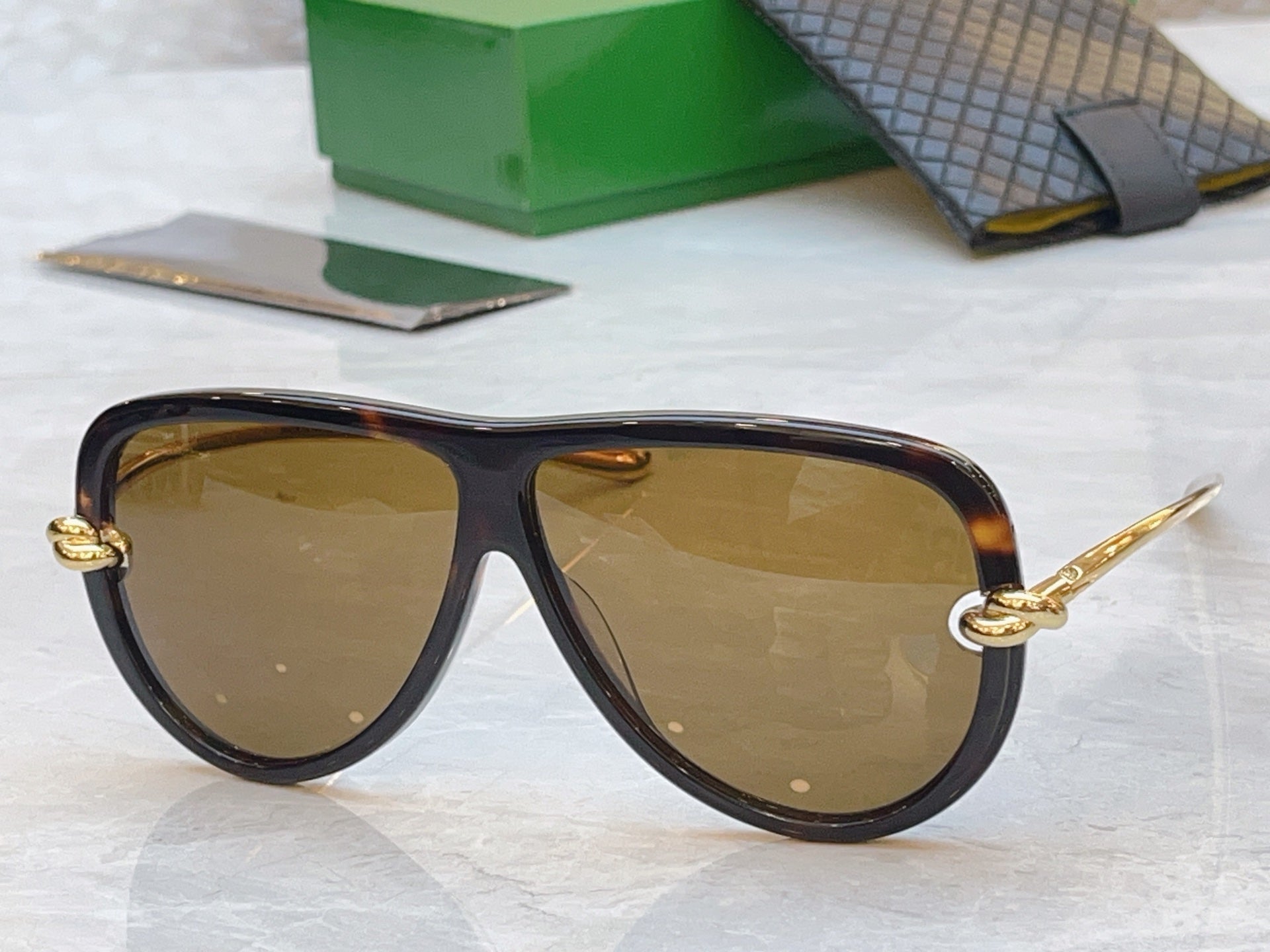 Bottega Veneta 1513S Fashion Red Lens Sunglasses for Men & Women - detail image 3
