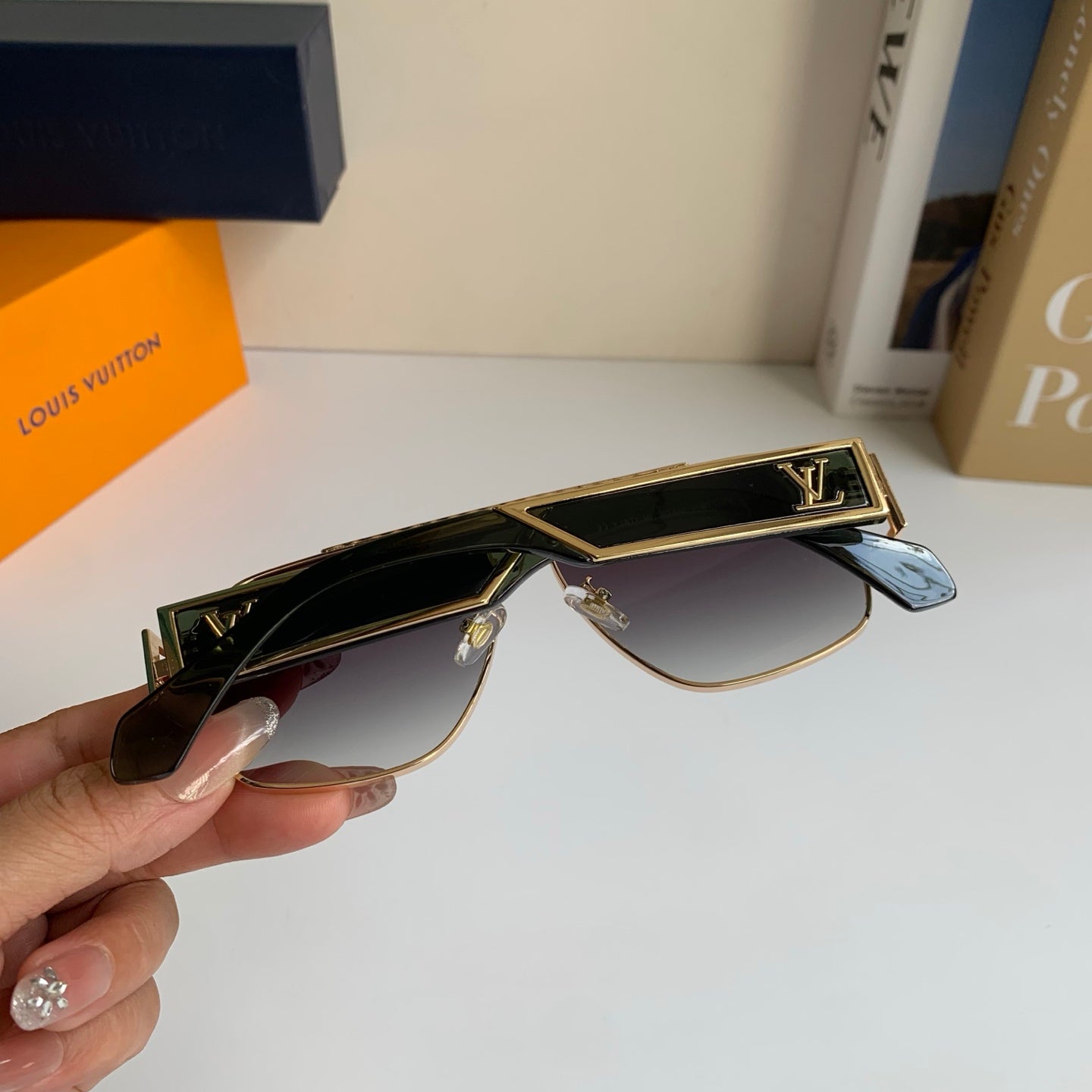 Louis Vuitton Metal Aviator Silver Lens Sunglasses for Men & Women - 493136 - detail image 9