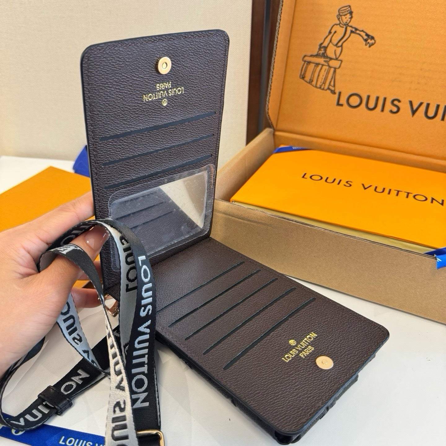 Louis Vuitton Fashion Black Lens Sunglasses for Men & Women - 493129 - detail image 7