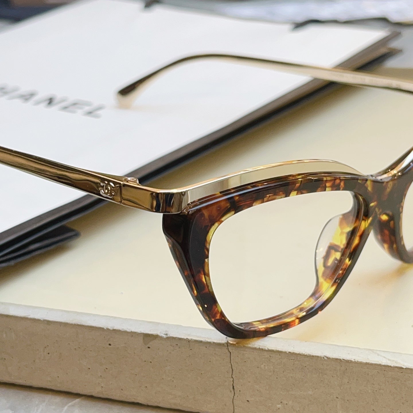 Chanel CH4299 Fashion Black Lens Sunglasses for Men & Women - detail image 4