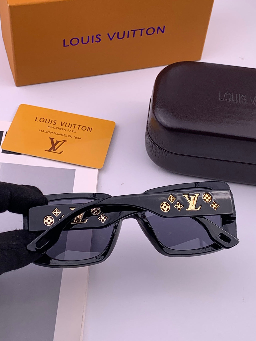 Louis Vuitton L17006 Oversized Gold Lens Sunglasses for Men & Women - detail image 5