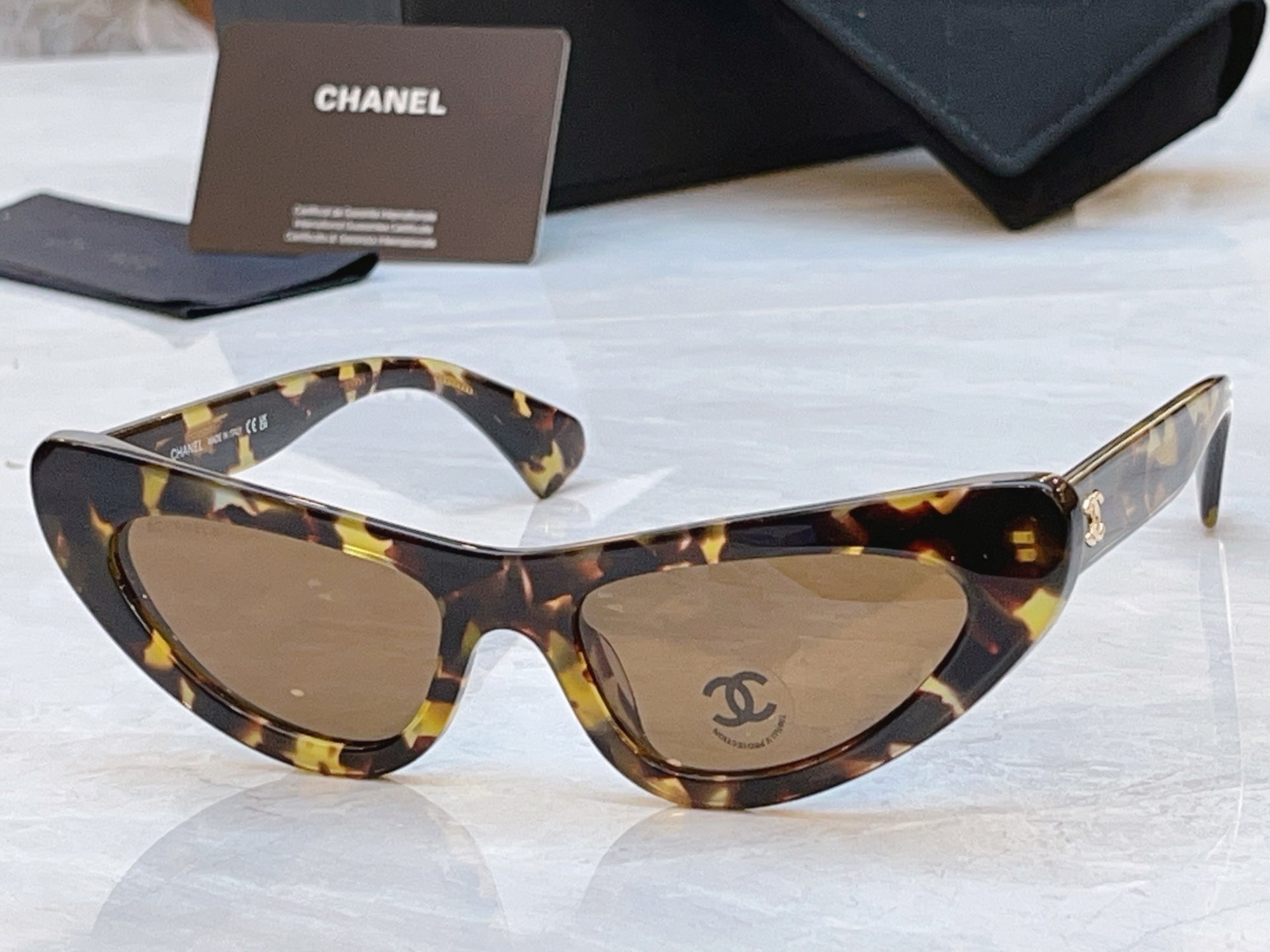 Chanel CH9203 Fashion Black Lens Sunglasses for Men & Women - detail image 2