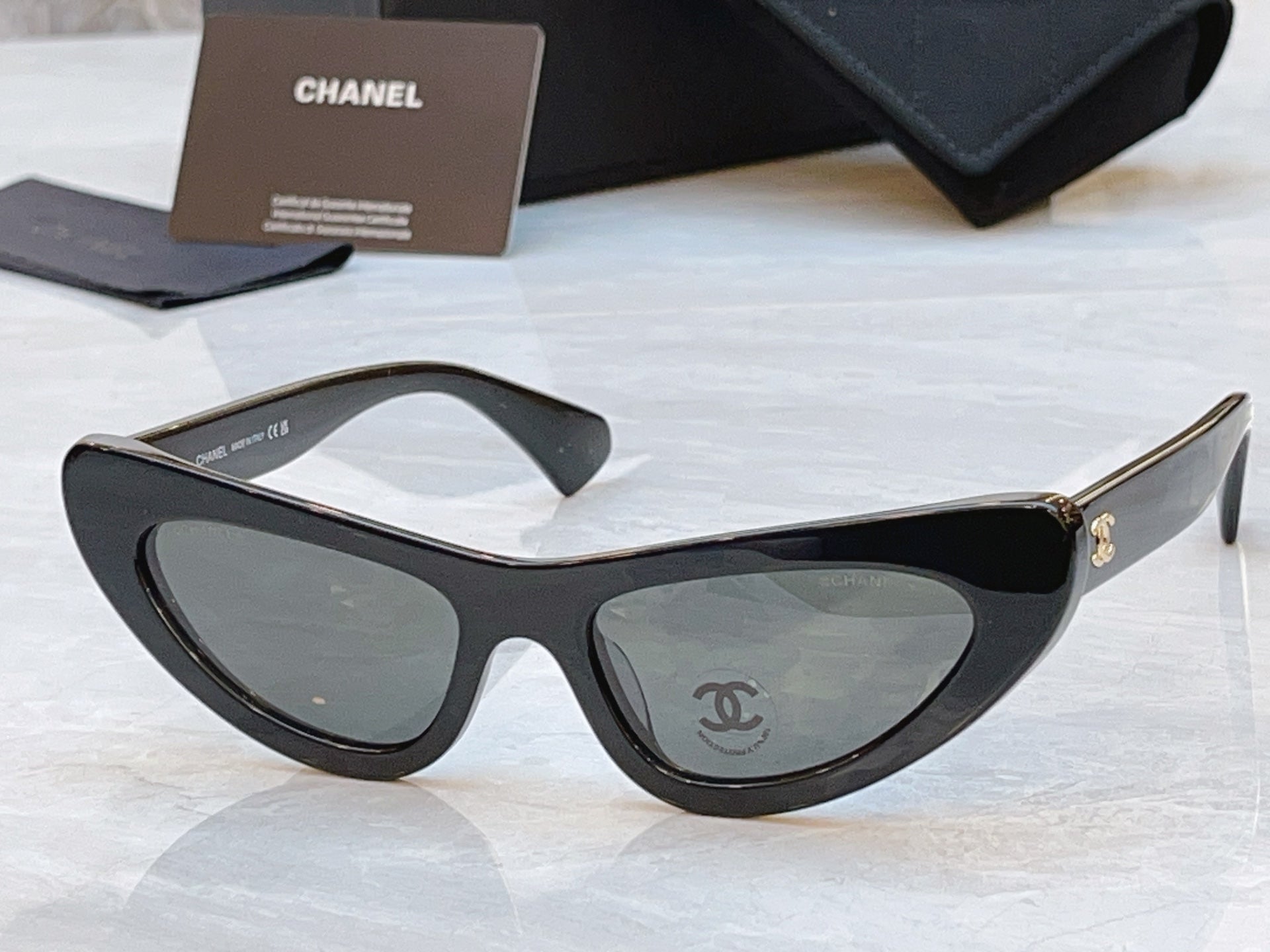 Chanel CH9203 Fashion Black Lens Sunglasses for Men & Women - detail image 4