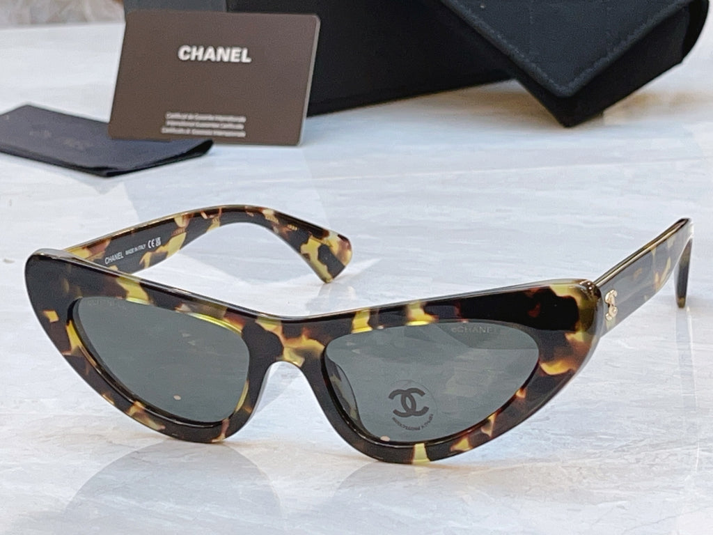 Chanel CH9203 Fashion Black Lens Sunglasses for Men & Women - detail image 5