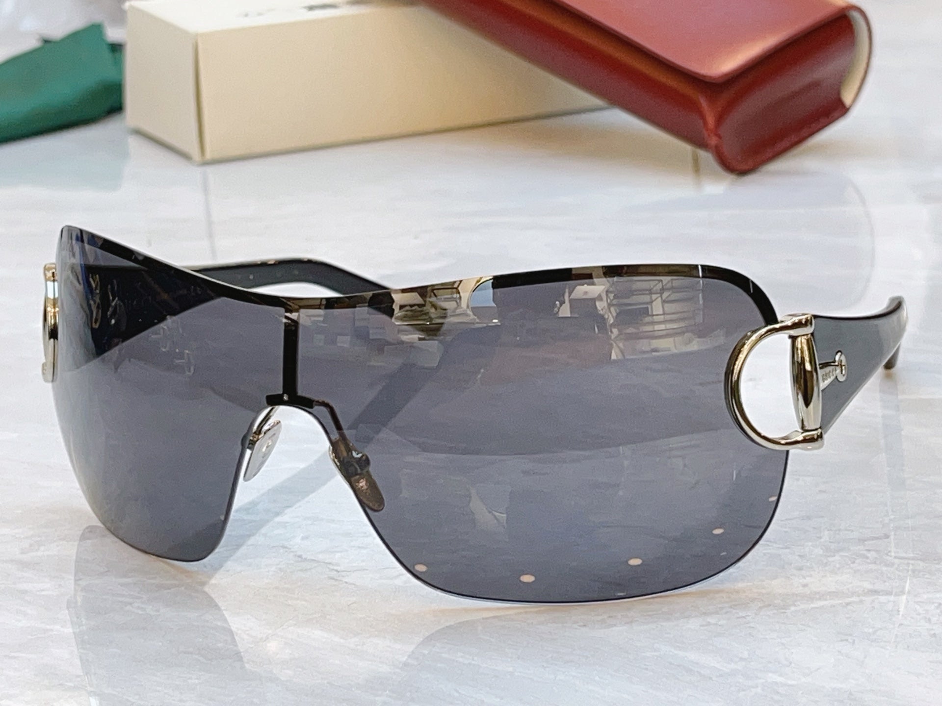 Gucci GG2174S Fashion Blue Lens Sunglasses for Men & Women - detail image 3